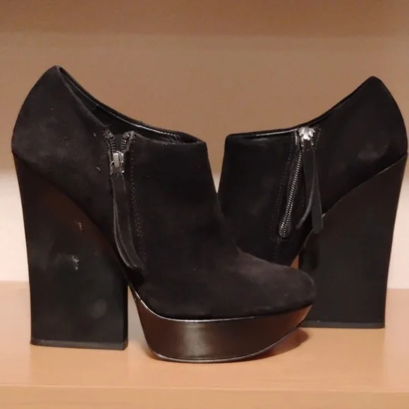 Shoes - Picture 3 of 12